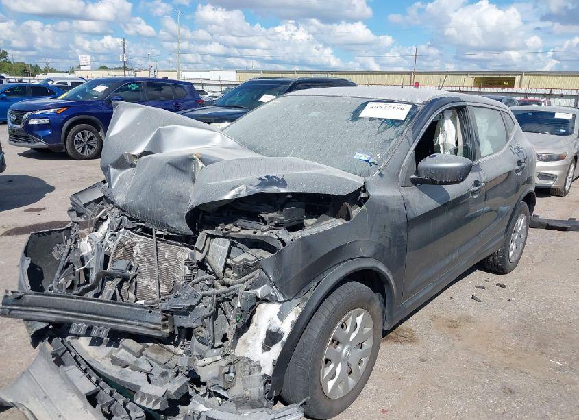 Photo 2 of 2019 Nissan Rogue SPORT S (VIN JN1BJ1CP3KW228033)