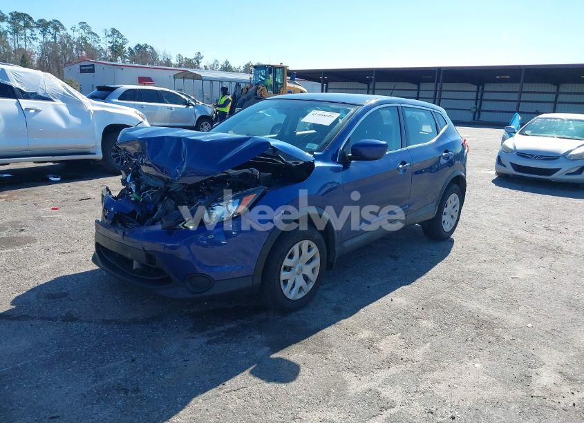 Photo 2 of 2019 Nissan Rogue SPORT S (VIN JN1BJ1CP3KW241235)