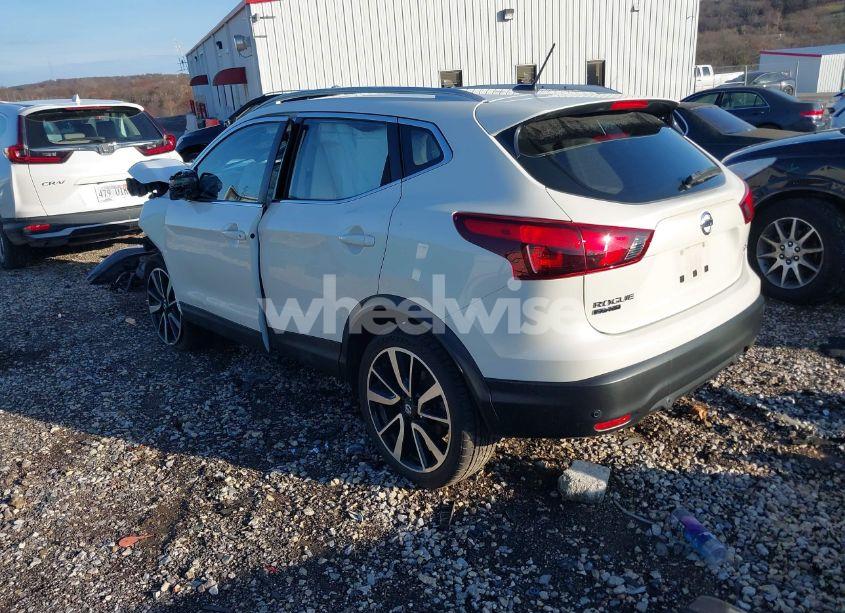 Photo 3 of 2019 Nissan Rogue SPORT SL (VIN JN1BJ1CP3KW520748)