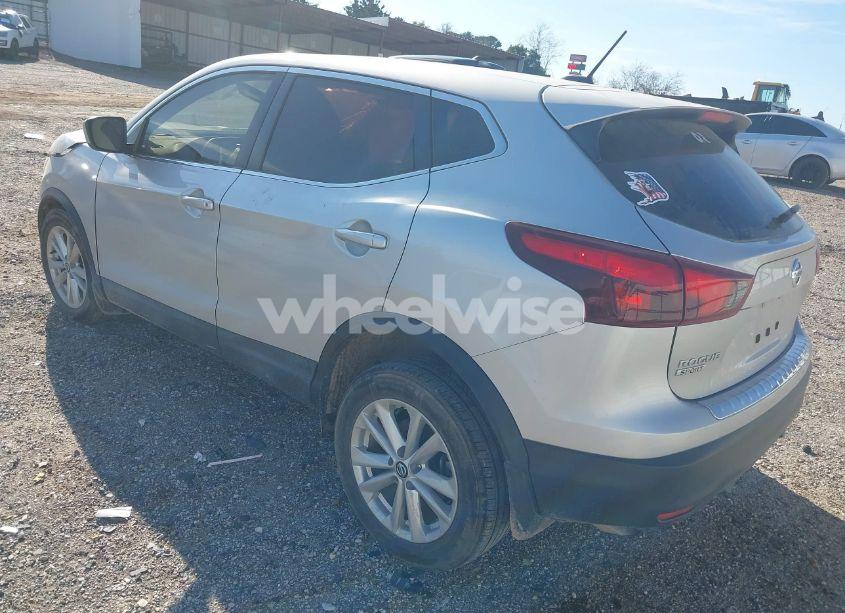 Photo 3 of 2019 Nissan Rogue SPORT S (VIN JN1BJ1CP3KW528140)