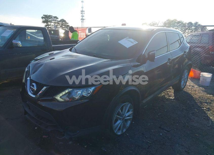 Photo 2 of 2017 Nissan Rogue SPORT S (VIN JN1BJ1CP4HW009249)
