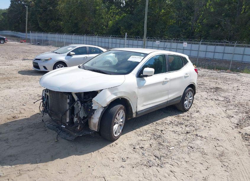 Photo 2 of 2017 Nissan Rogue SPORT S (VIN JN1BJ1CP4HW010739)