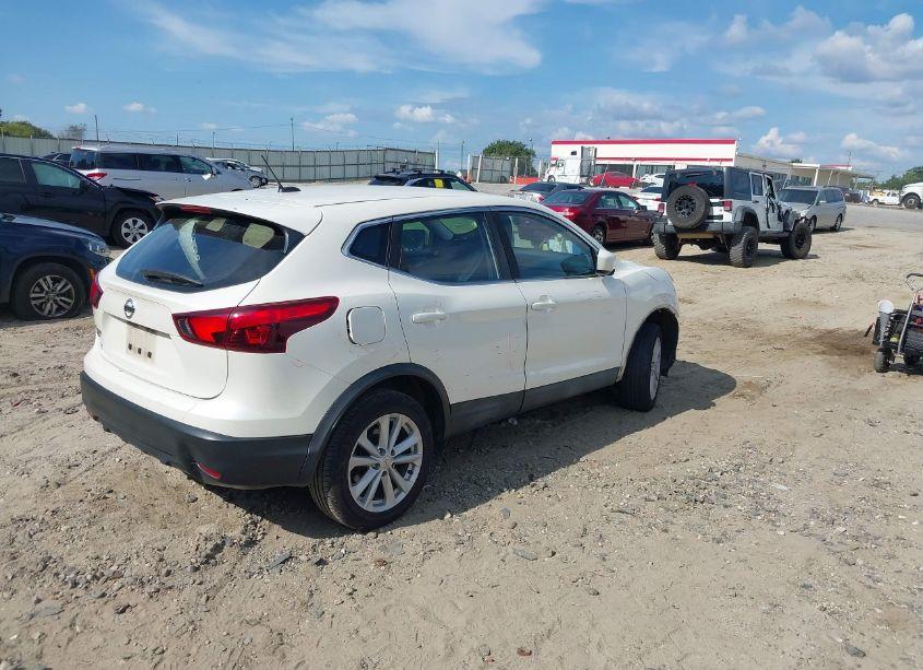 Photo 4 of 2017 Nissan Rogue SPORT S (VIN JN1BJ1CP4HW010739)