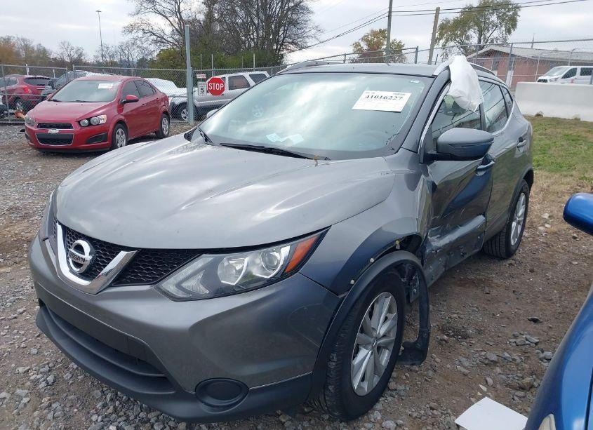 Photo 2 of 2017 Nissan Rogue SPORT SV (VIN JN1BJ1CP4HW027038)