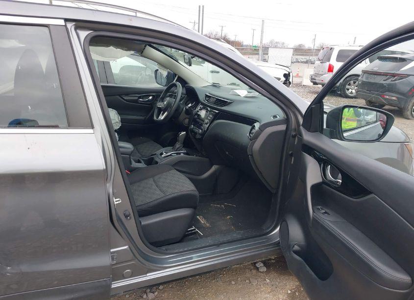 Photo 5 of 2017 Nissan Rogue SPORT SV (VIN JN1BJ1CP4HW027038)