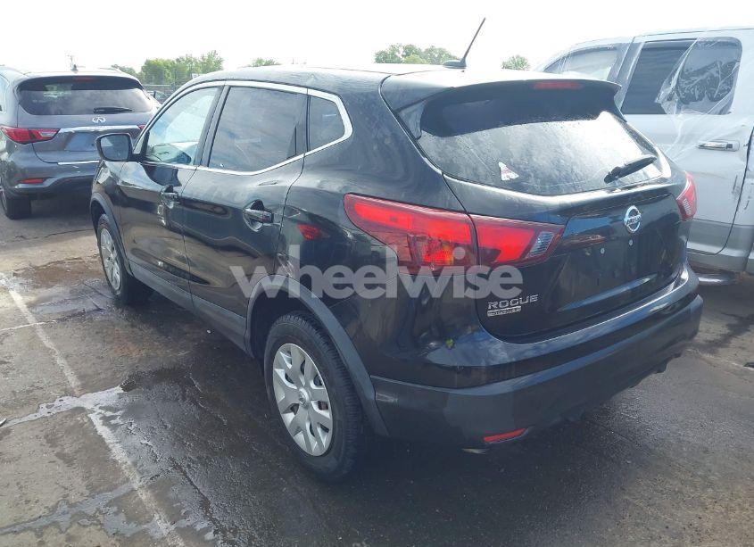 Photo 3 of 2018 Nissan Rogue SPORT S (VIN JN1BJ1CP4JW155527)