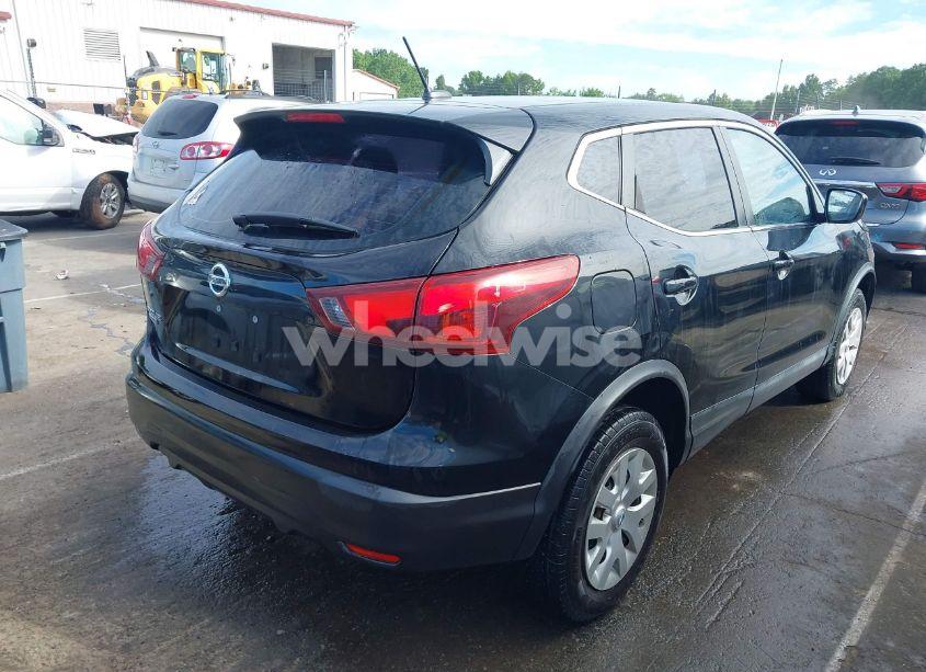 Photo 4 of 2018 Nissan Rogue SPORT S (VIN JN1BJ1CP4JW155527)
