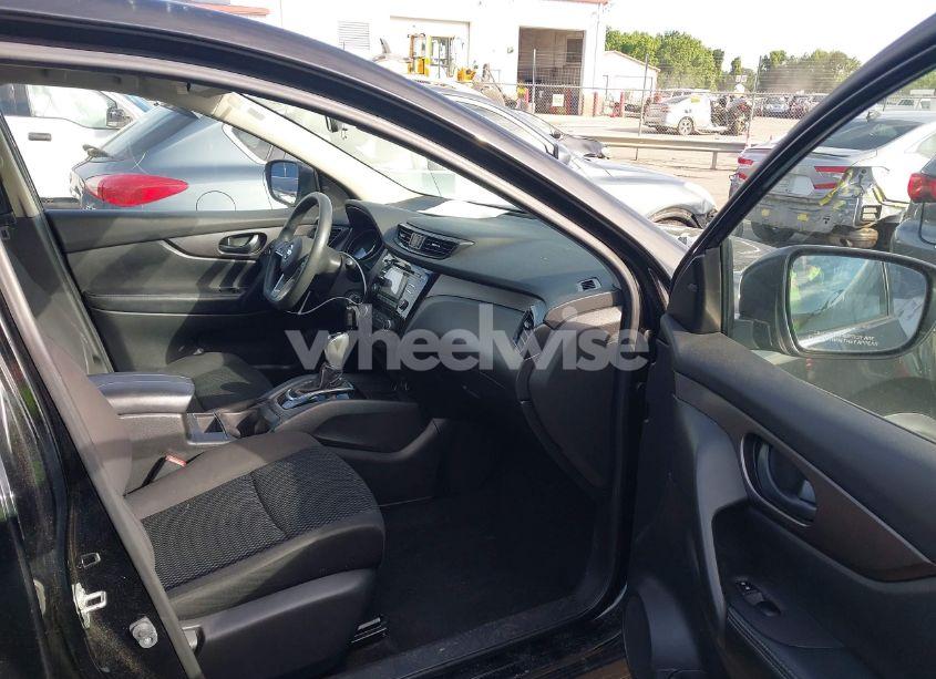 Photo 5 of 2018 Nissan Rogue SPORT S (VIN JN1BJ1CP4JW155527)