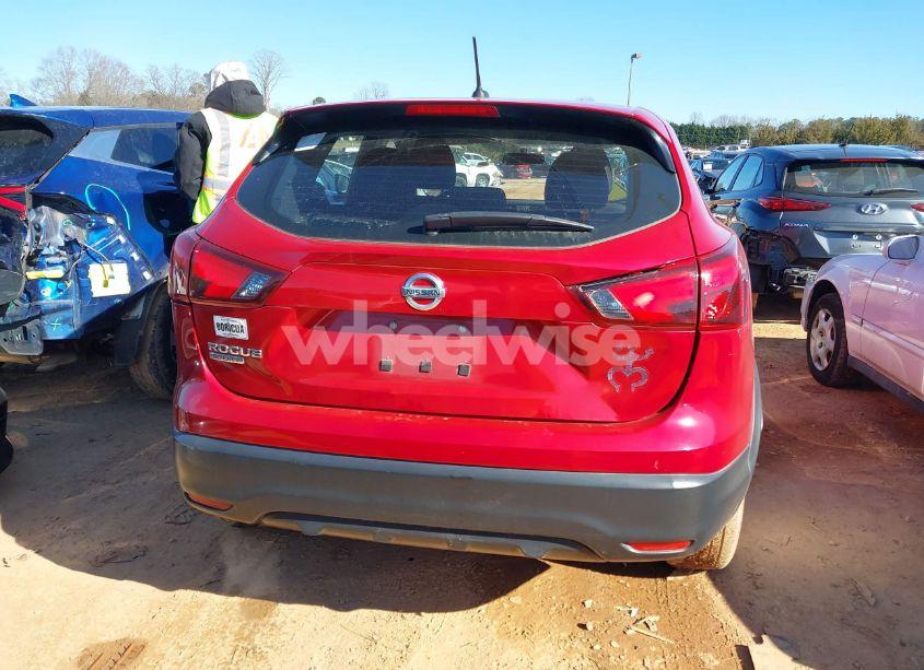 Photo 17 of 2018 Nissan Rogue SPORT S (VIN JN1BJ1CP4JW156824)