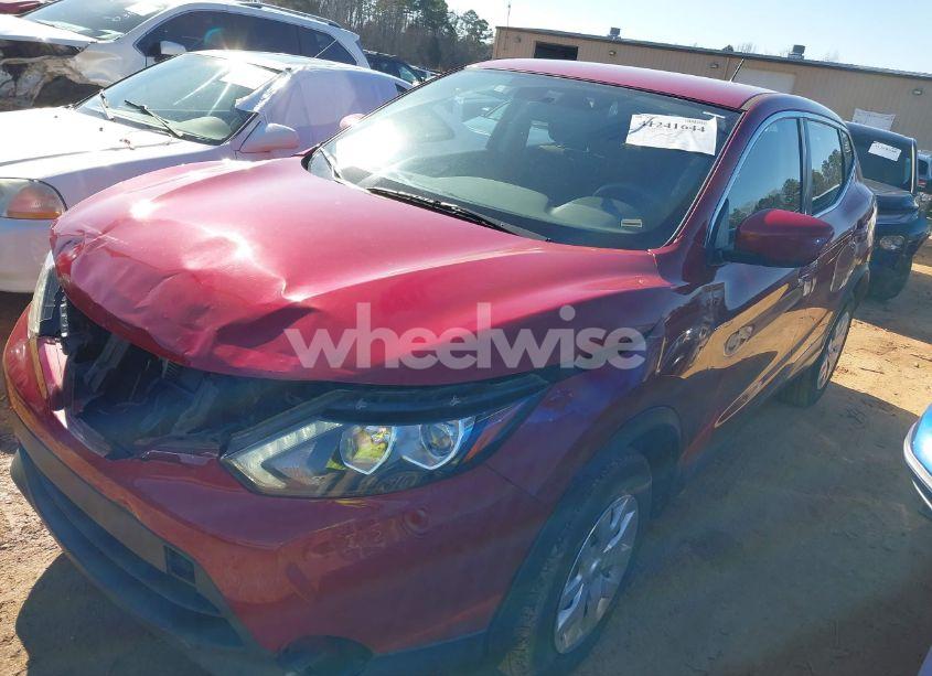 Photo 2 of 2018 Nissan Rogue SPORT S (VIN JN1BJ1CP4JW156824)