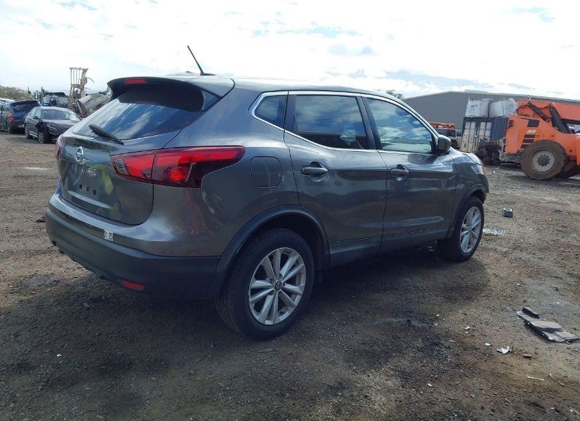 Photo 4 of 2019 Nissan Rogue SPORT S (VIN JN1BJ1CP4KW243690)