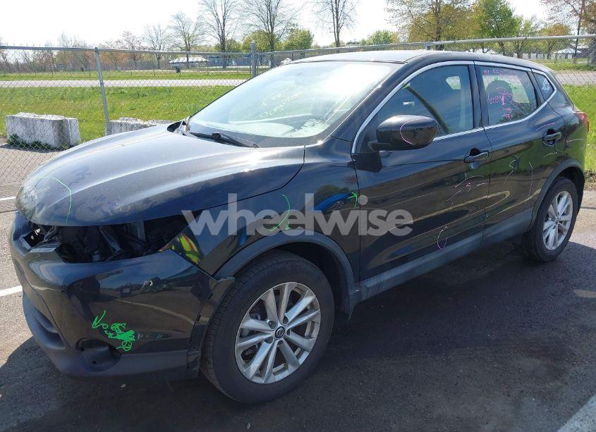 Photo 2 of 2019 Nissan Rogue SPORT S (VIN JN1BJ1CP4KW523237)