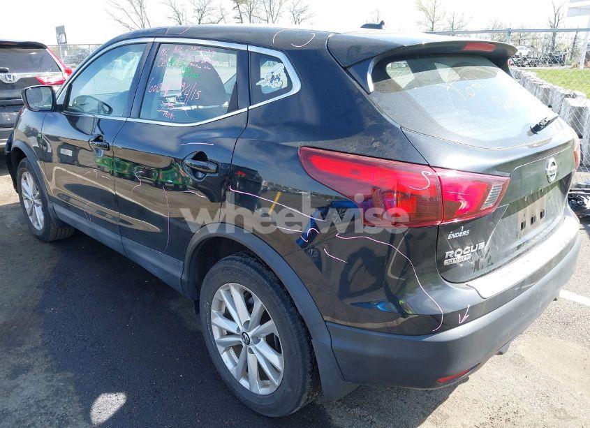 Photo 3 of 2019 Nissan Rogue SPORT S (VIN JN1BJ1CP4KW523237)