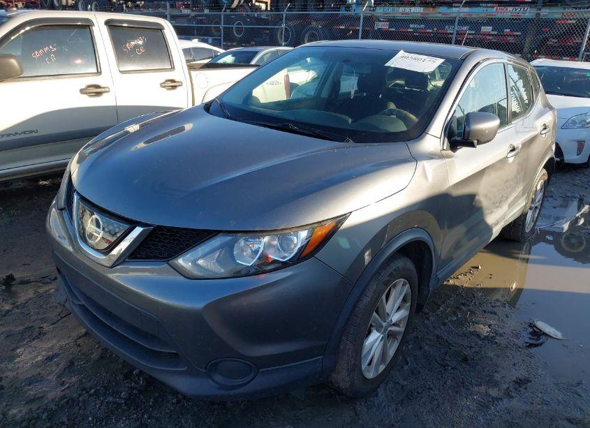 Photo 2 of 2018 Nissan Rogue SPORT S (VIN JN1BJ1CP5JW152782)