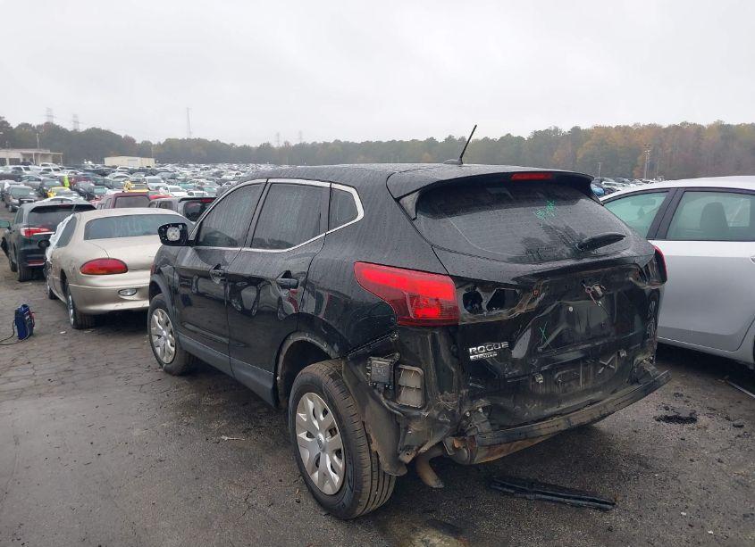 Photo 3 of 2018 Nissan Rogue SPORT S (VIN JN1BJ1CP5JW155083)