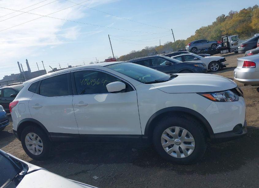 Photo 13 of 2018 Nissan Rogue SPORT S (VIN JN1BJ1CP5JW165466)