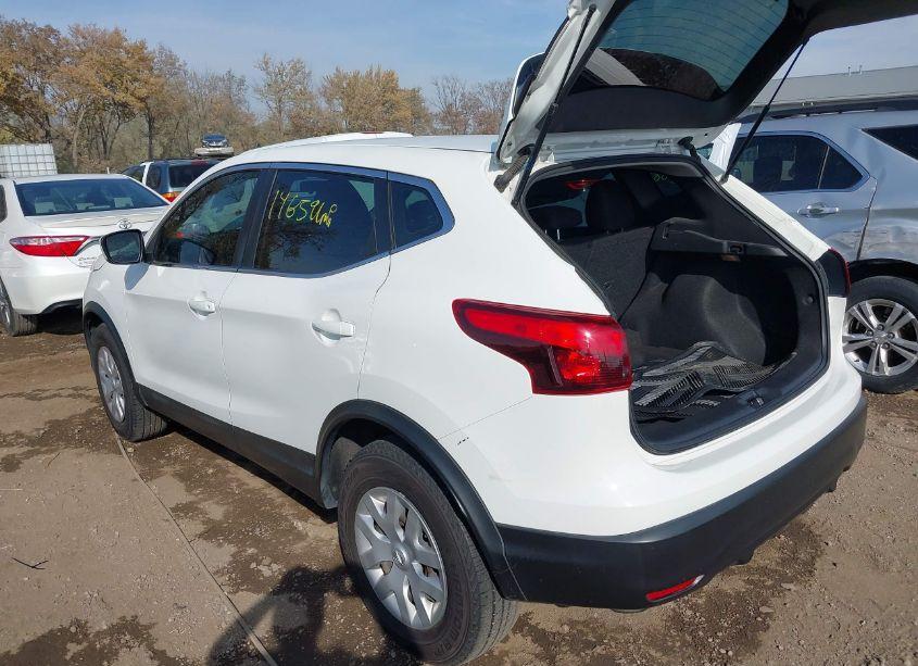 Photo 3 of 2018 Nissan Rogue SPORT S (VIN JN1BJ1CP5JW165466)