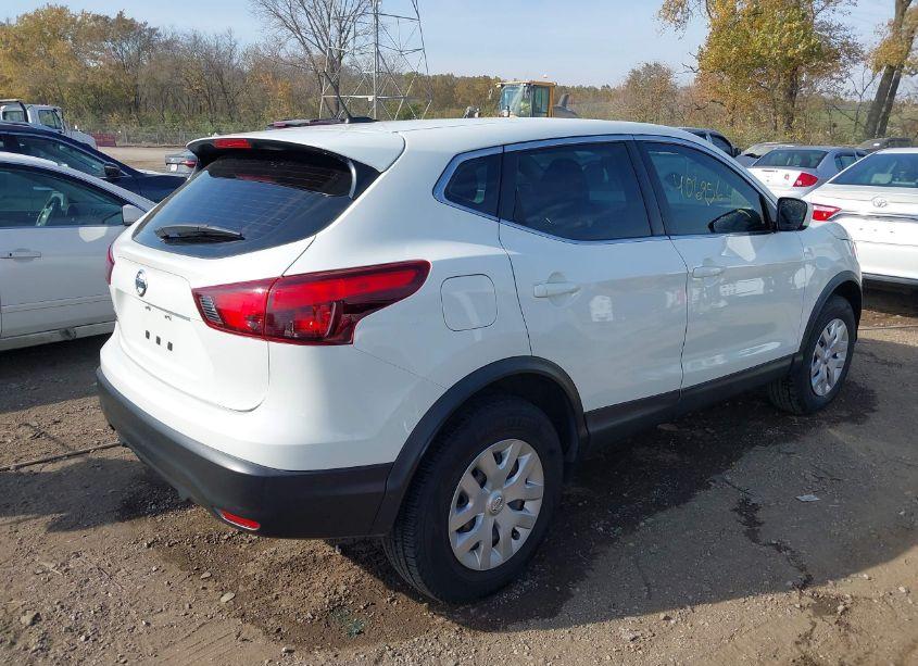 Photo 4 of 2018 Nissan Rogue SPORT S (VIN JN1BJ1CP5JW165466)
