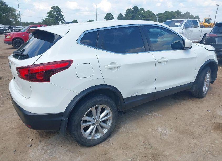 Photo 4 of 2018 Nissan Rogue SPORT S (VIN JN1BJ1CP5JW181246)