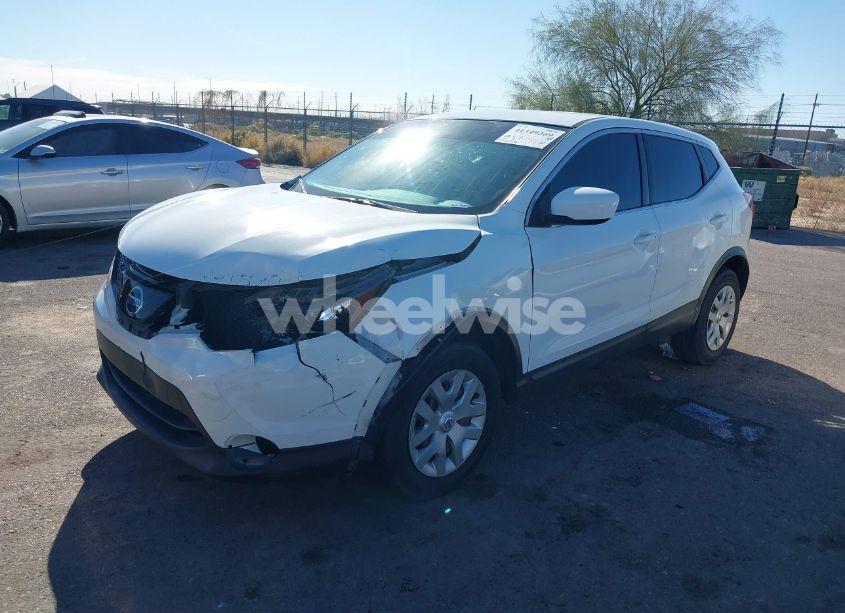 Photo 2 of 2019 Nissan Rogue SPORT S (VIN JN1BJ1CP5KW221942)