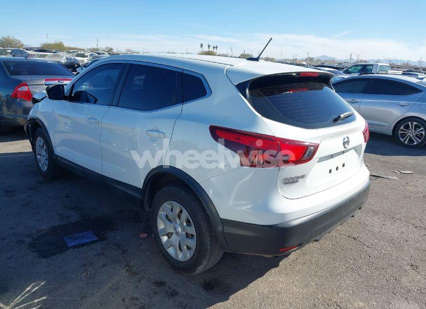 Photo 3 of 2019 Nissan Rogue SPORT S (VIN JN1BJ1CP5KW221942)