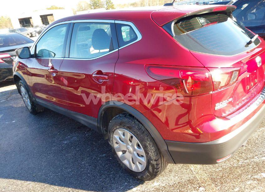 Photo 3 of 2019 Nissan Rogue SPORT S (VIN JN1BJ1CP5KW223156)