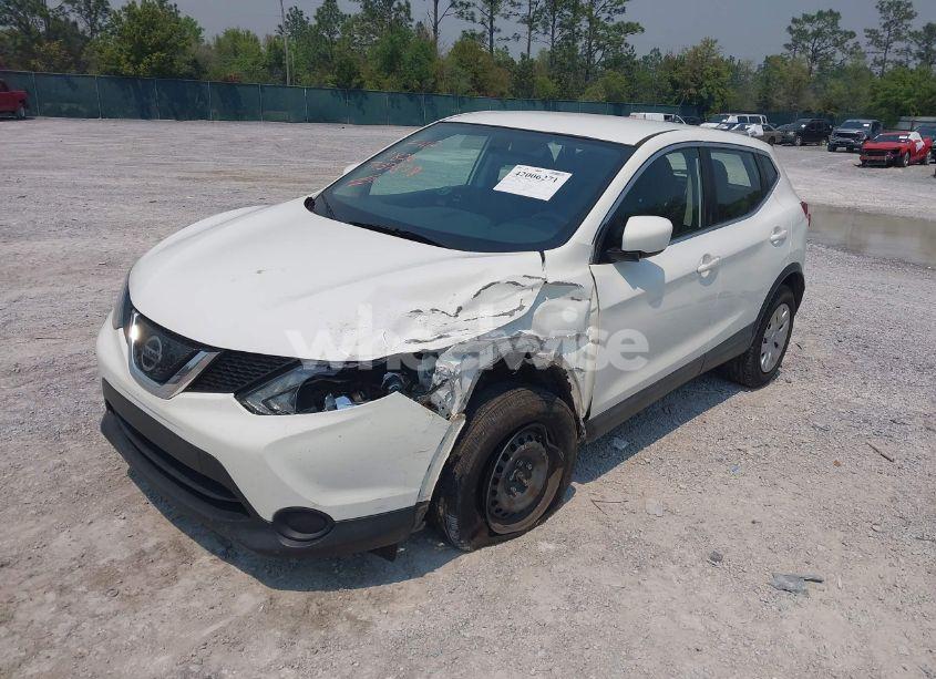 Photo 2 of 2019 Nissan Rogue SPORT S (VIN JN1BJ1CP5KW229426)