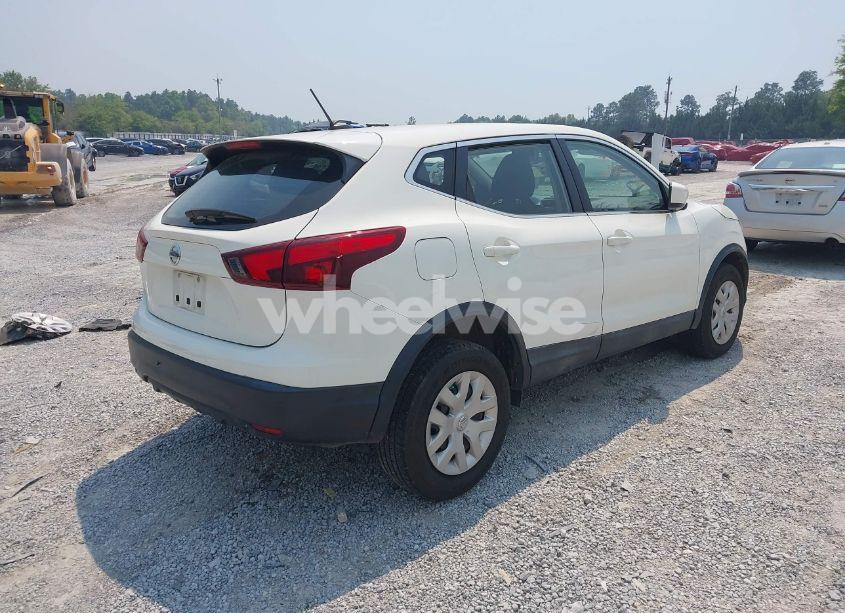 Photo 4 of 2019 Nissan Rogue SPORT S (VIN JN1BJ1CP5KW229426)
