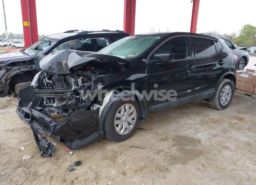 Photo 2 of 2019 Nissan Rogue SPORT S (VIN JN1BJ1CP5KW526390)