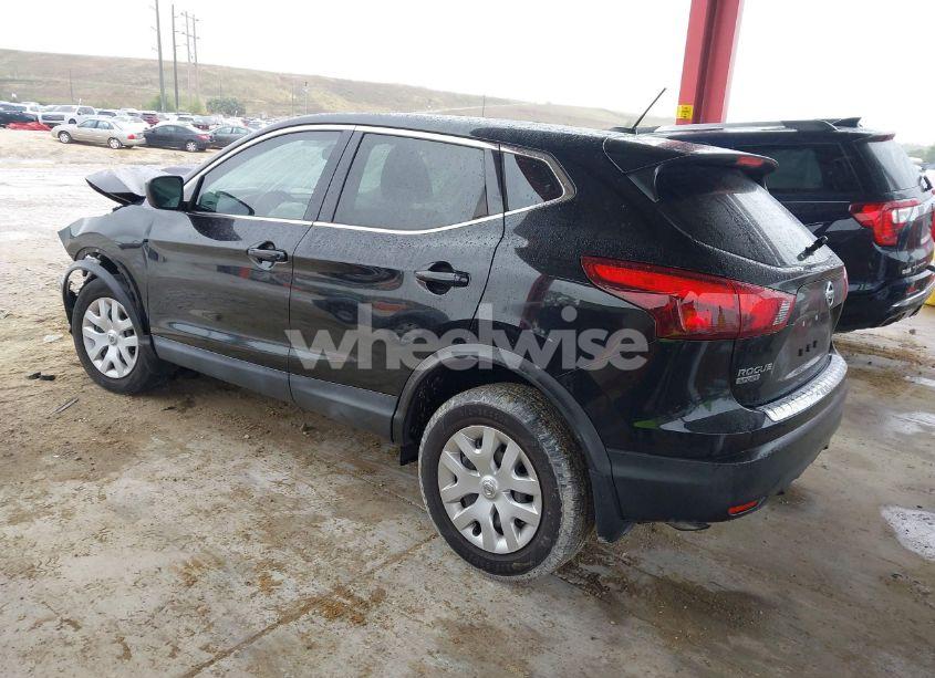 Photo 3 of 2019 Nissan Rogue SPORT S (VIN JN1BJ1CP5KW526390)