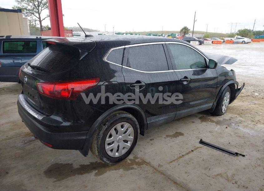 Photo 4 of 2019 Nissan Rogue SPORT S (VIN JN1BJ1CP5KW526390)
