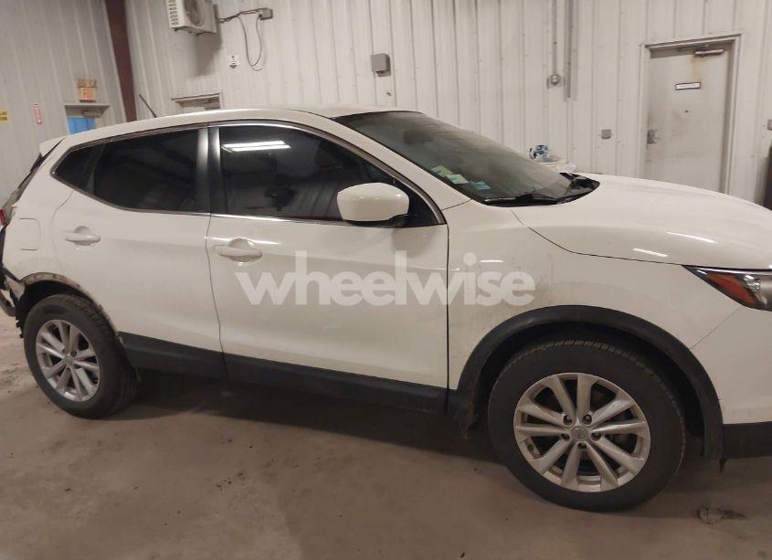 Photo 13 of 2017 Nissan Rogue SPORT S (VIN JN1BJ1CP6HW010757)