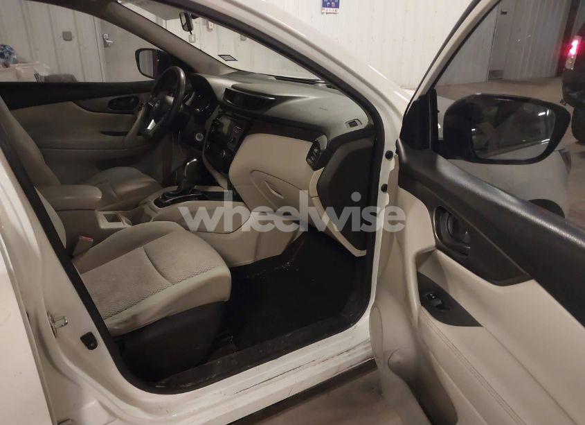 Photo 5 of 2017 Nissan Rogue SPORT S (VIN JN1BJ1CP6HW010757)