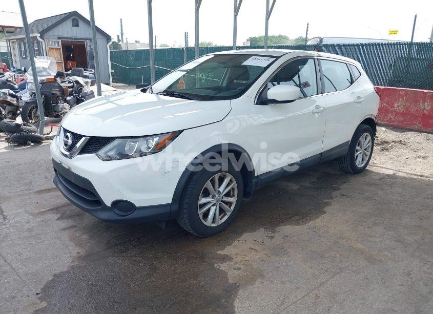 Photo 2 of 2017 Nissan Rogue SPORT S (VIN JN1BJ1CP6HW020012)