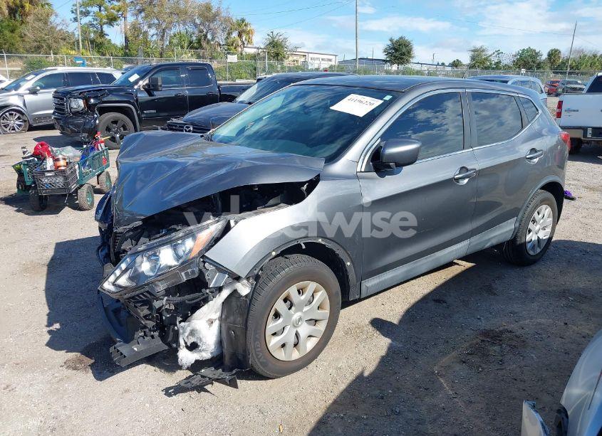 Photo 2 of 2018 Nissan Rogue SPORT S (VIN JN1BJ1CP6JW106121)