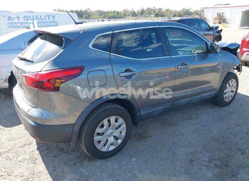 Photo 4 of 2018 Nissan Rogue SPORT S (VIN JN1BJ1CP6JW106121)