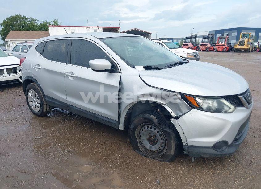 2018 Nissan Rogue SPORT S (VIN JN1BJ1CP6JW154895) main photo