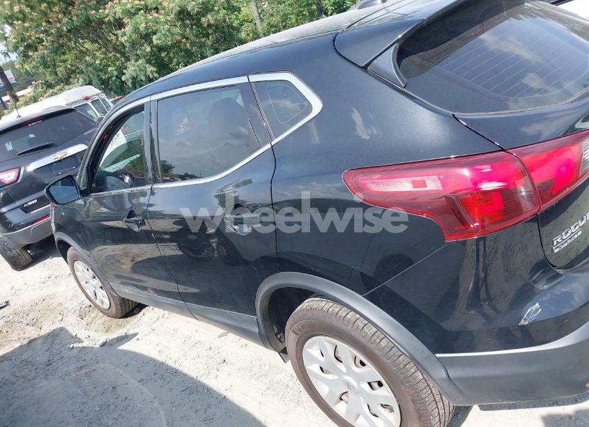 Photo 14 of 2018 Nissan Rogue SPORT S (VIN JN1BJ1CP6JW180364)