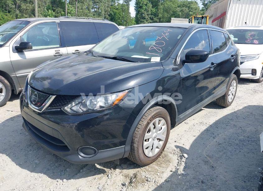 Photo 2 of 2018 Nissan Rogue SPORT S (VIN JN1BJ1CP6JW180364)