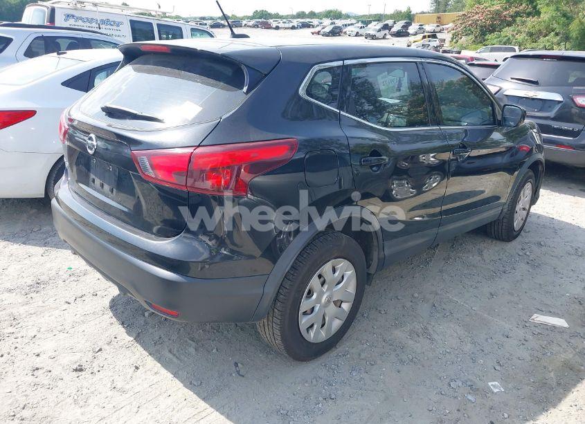 Photo 4 of 2018 Nissan Rogue SPORT S (VIN JN1BJ1CP6JW180364)