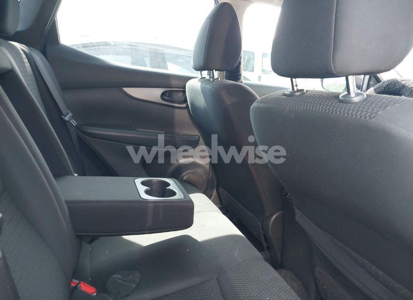 Photo 8 of 2018 Nissan Rogue SPORT S (VIN JN1BJ1CP6JW180364)