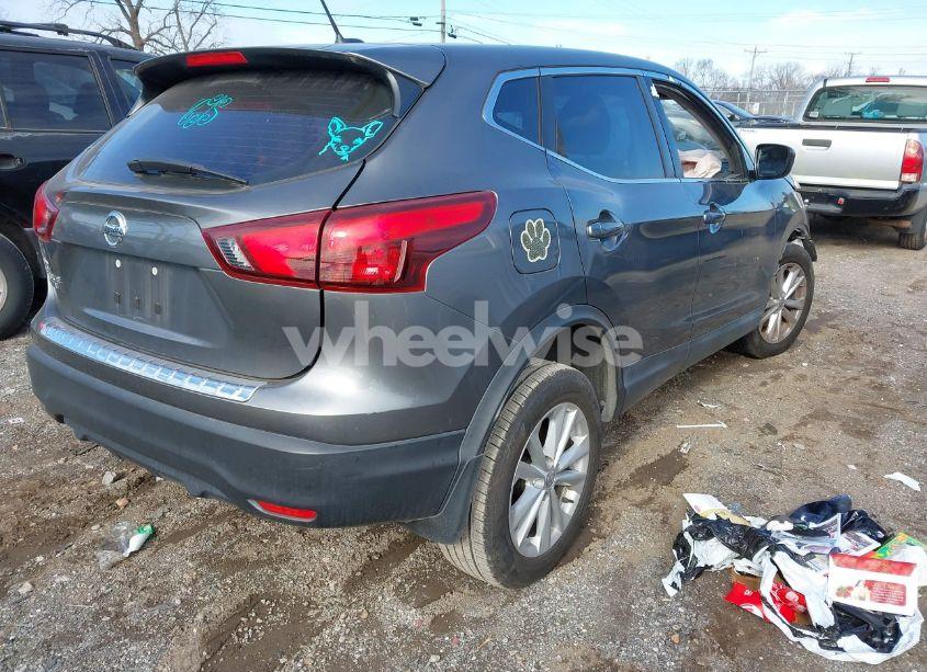 Photo 4 of 2018 Nissan Rogue SPORT S (VIN JN1BJ1CP6JW187427)