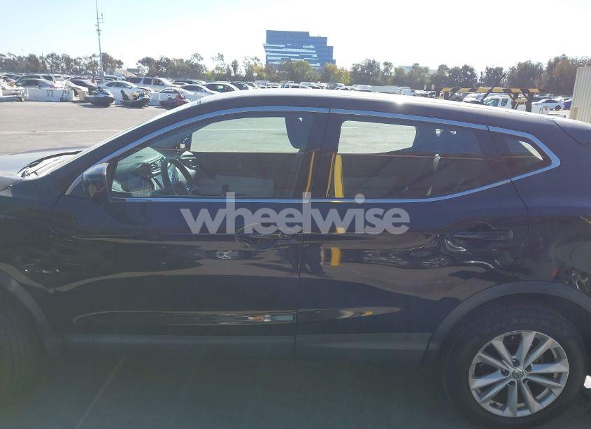 Photo 15 of 2018 Nissan Rogue SPORT S (VIN JN1BJ1CP6JW192210)