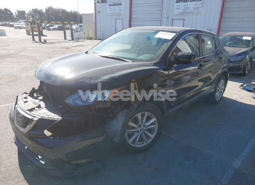 Photo 2 of 2018 Nissan Rogue SPORT S (VIN JN1BJ1CP6JW192210)