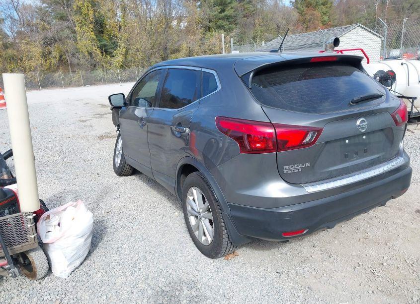 Photo 3 of 2019 Nissan Rogue SPORT S (VIN JN1BJ1CP6KW219441)