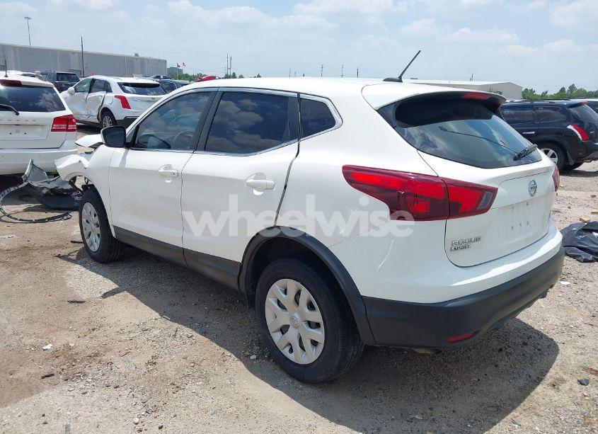 Photo 3 of 2019 Nissan Rogue SPORT S (VIN JN1BJ1CP6KW222386)