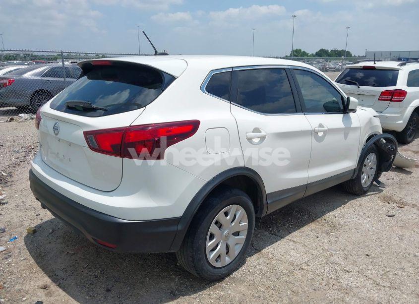 Photo 4 of 2019 Nissan Rogue SPORT S (VIN JN1BJ1CP6KW222386)