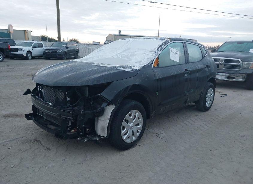 Photo 2 of 2017 Nissan Rogue SPORT S (VIN JN1BJ1CP7HW001842)