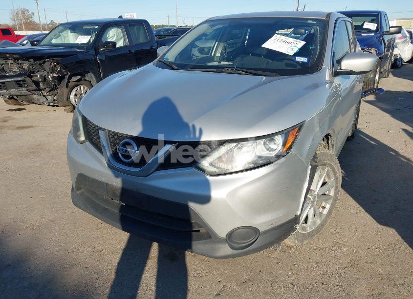 Photo 2 of 2017 Nissan Rogue SPORT S (VIN JN1BJ1CP7HW021752)