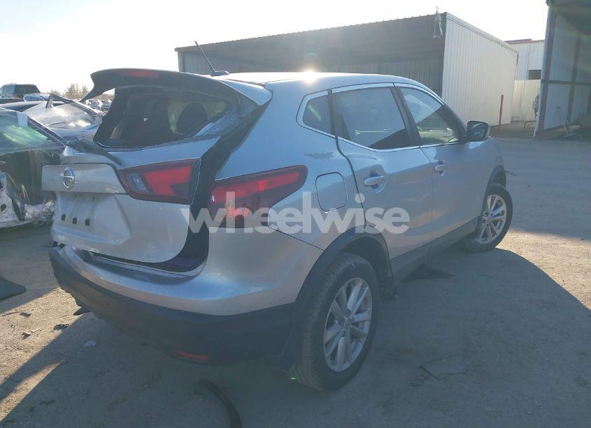 Photo 4 of 2017 Nissan Rogue SPORT S (VIN JN1BJ1CP7HW021752)